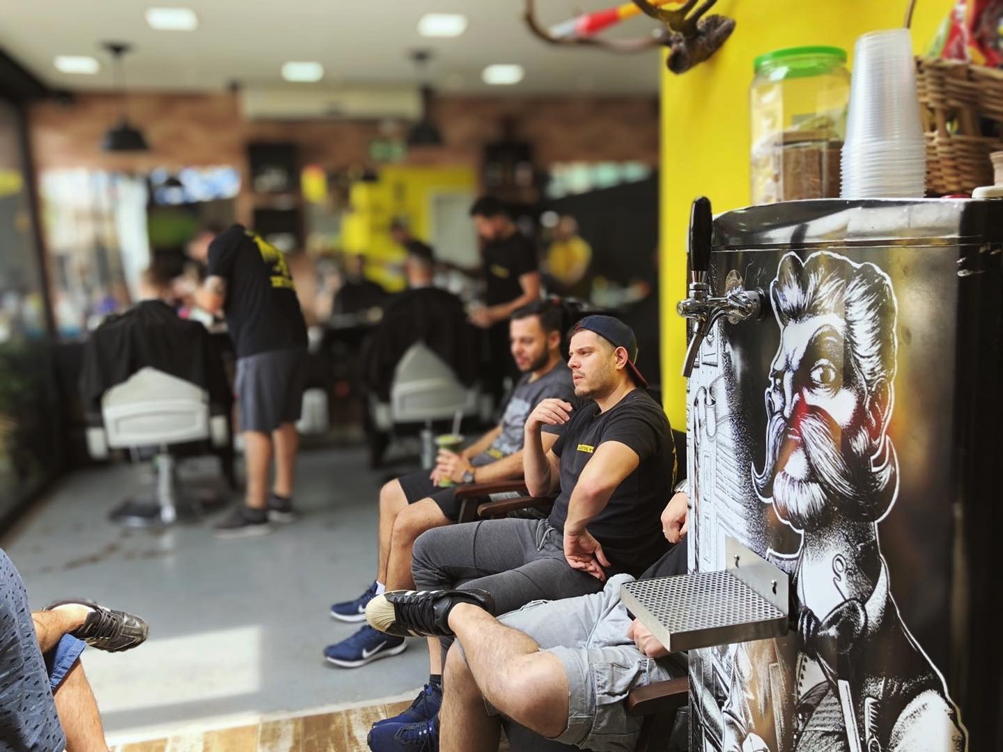 Área de espera com chopp artesanal na Bärtig